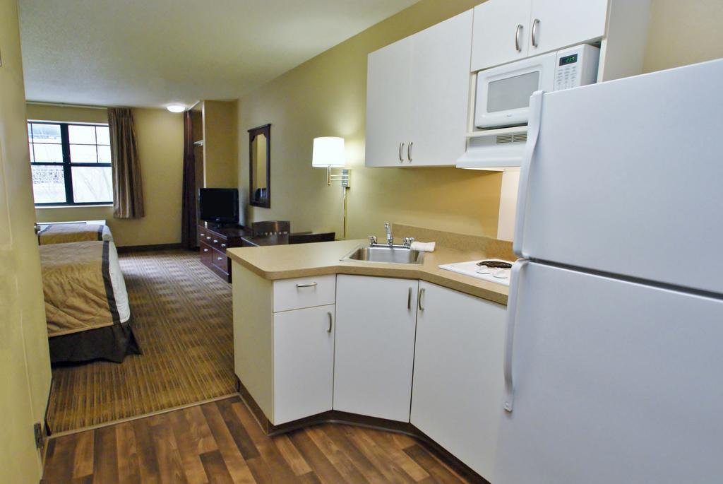 Extended Stay America Select Suites - Detroit - Роузвил Екстериор снимка