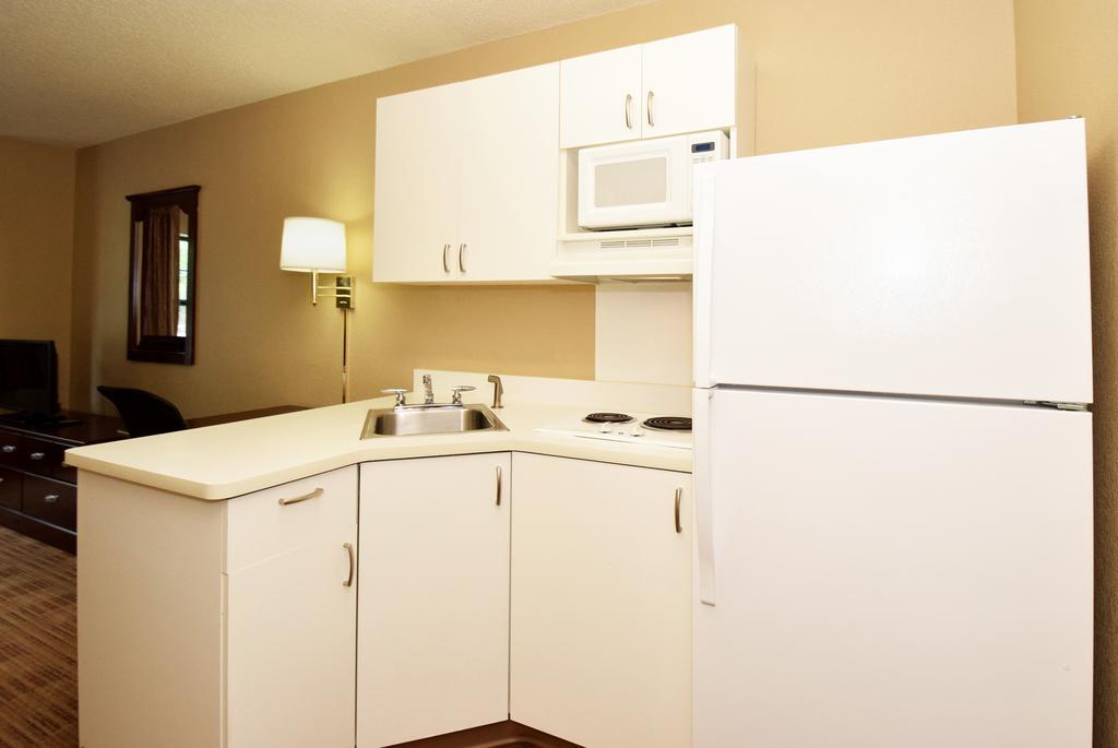 Extended Stay America Select Suites - Detroit - Роузвил Екстериор снимка