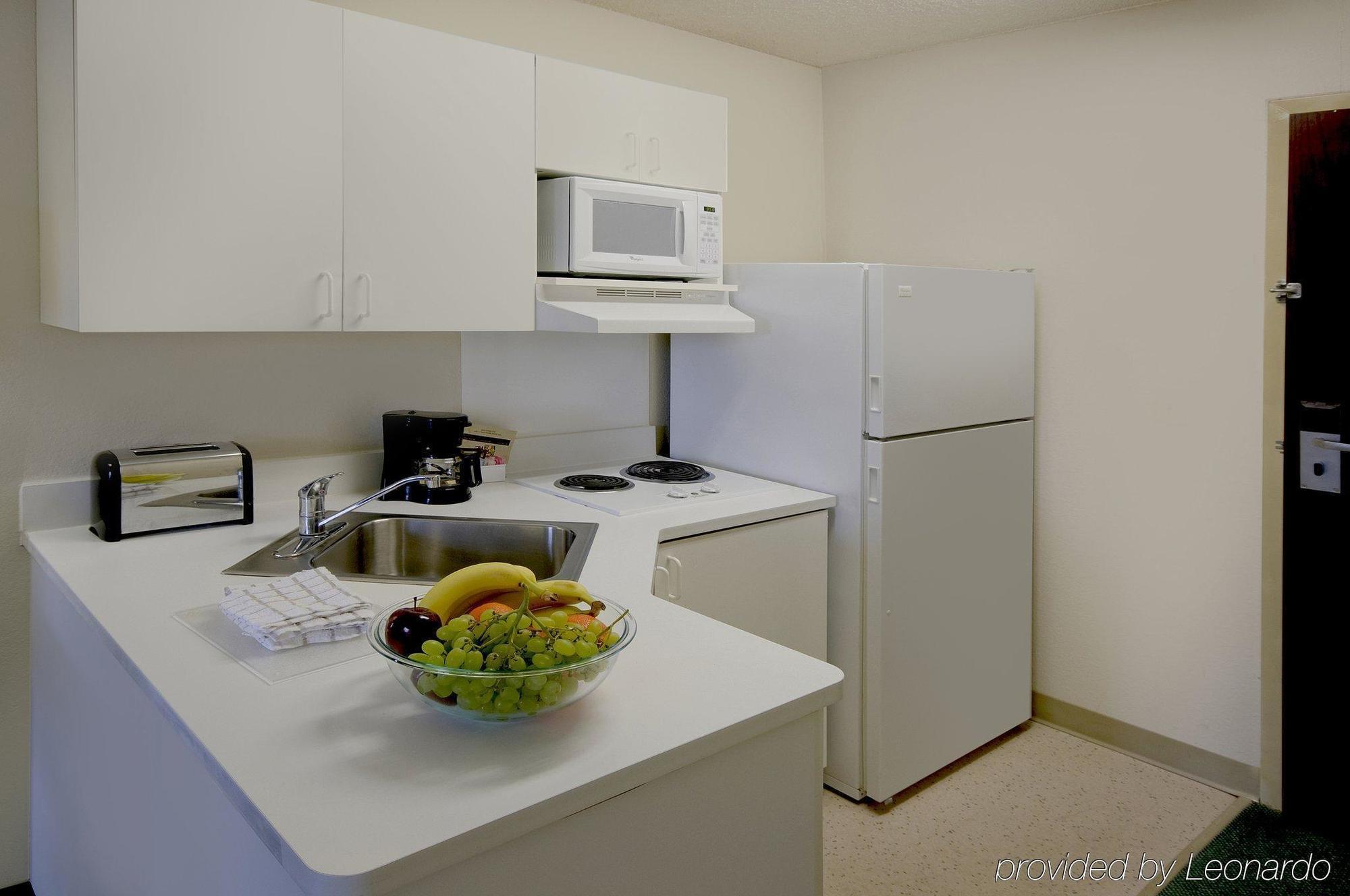 Extended Stay America Select Suites - Detroit - Роузвил Екстериор снимка